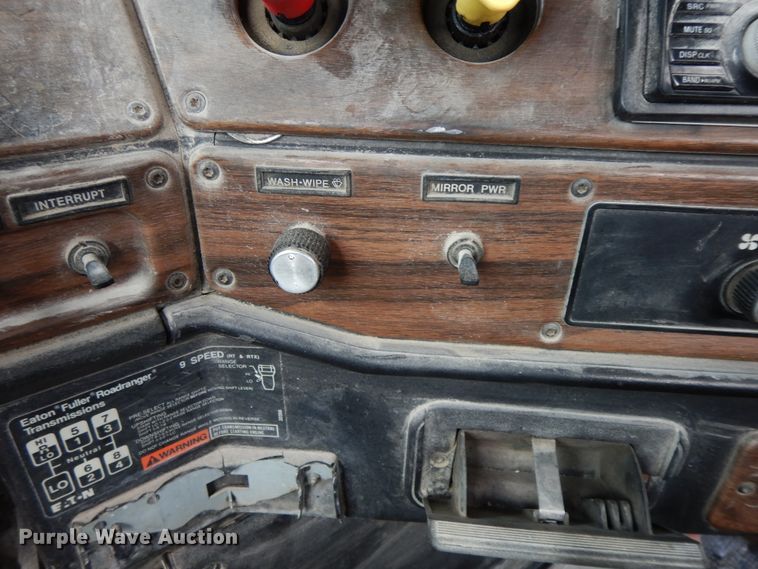 image for item HO9322 1994 Freightliner FLD  semi truck