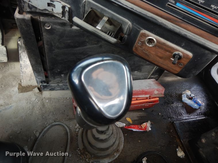 image for item HO9322 1994 Freightliner FLD  semi truck