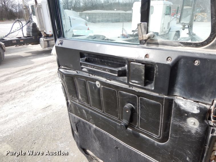 image for item HO9322 1994 Freightliner FLD  semi truck