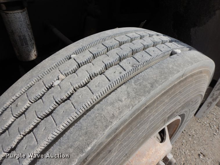 image for item HO9322 1994 Freightliner FLD  semi truck