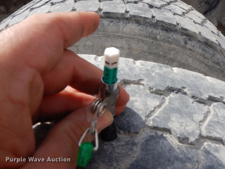 image for item HO9322 1994 Freightliner FLD  semi truck