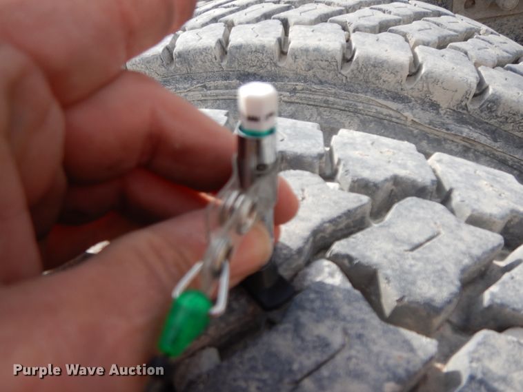 image for item HO9322 1994 Freightliner FLD  semi truck