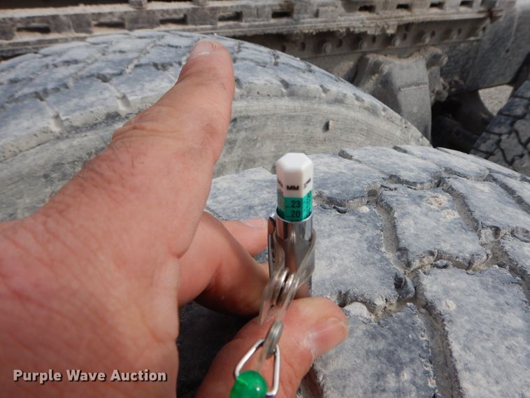 image for item HO9322 1994 Freightliner FLD  semi truck