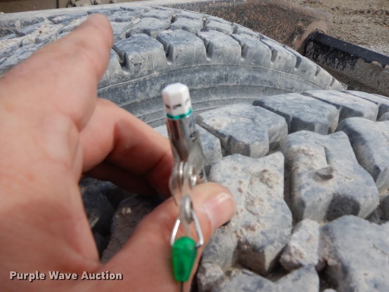 image for item HO9322 1994 Freightliner FLD  semi truck