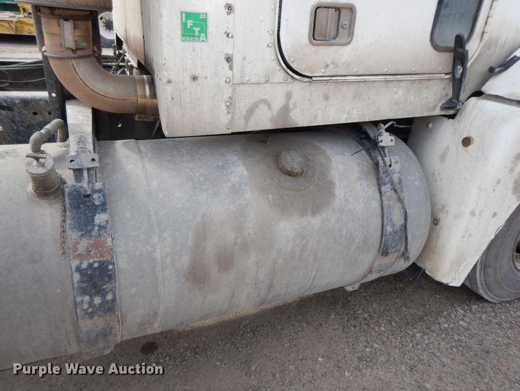 image for item HO9322 1994 Freightliner FLD  semi truck