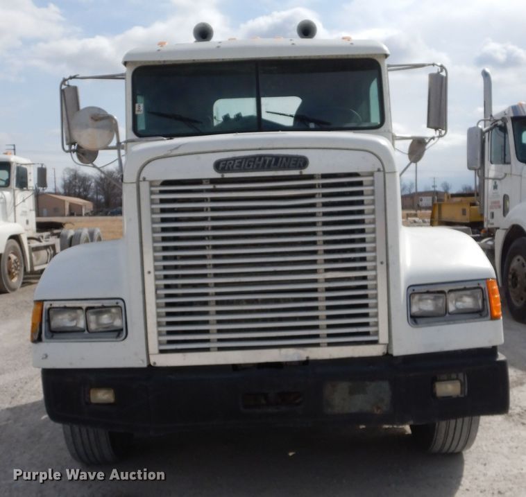 image for item HO9323 1996 Freightliner FLD  semi truck