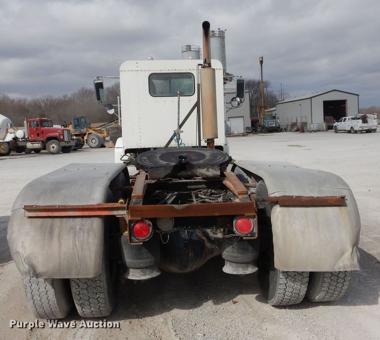 image for item HO9323 1996 Freightliner FLD  semi truck