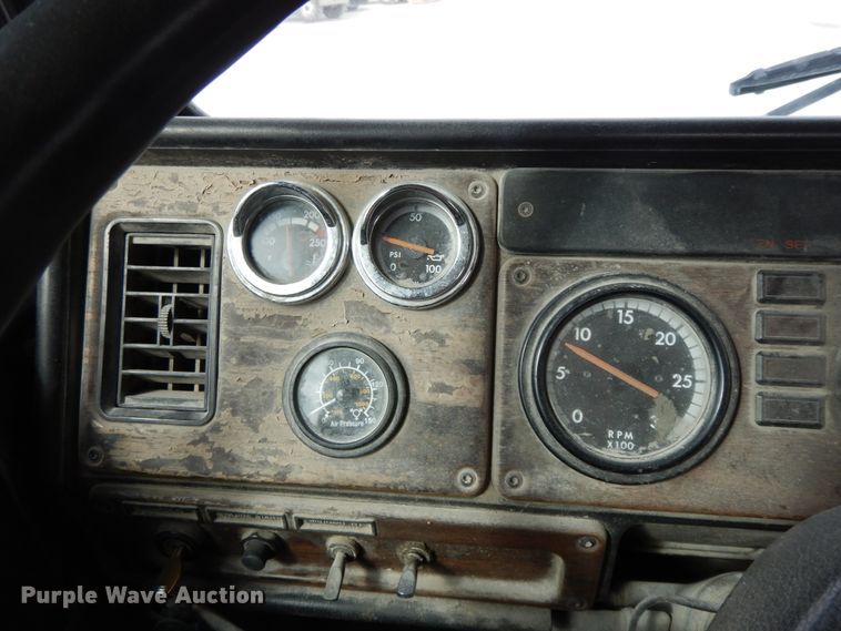 image for item HO9323 1996 Freightliner FLD  semi truck