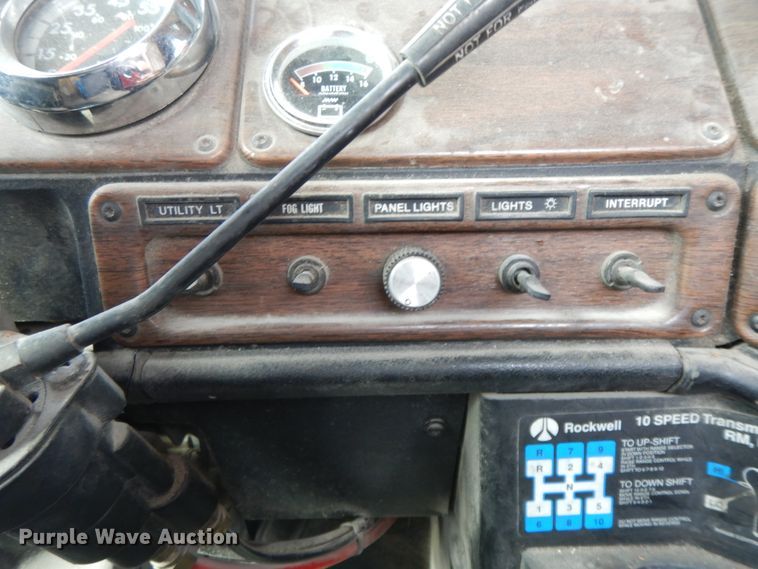 image for item HO9323 1996 Freightliner FLD  semi truck