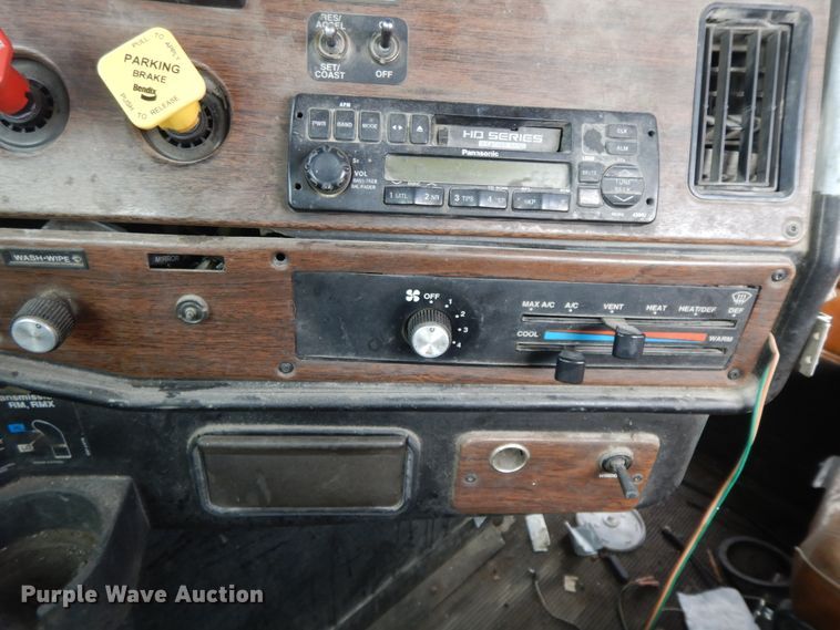 image for item HO9323 1996 Freightliner FLD  semi truck