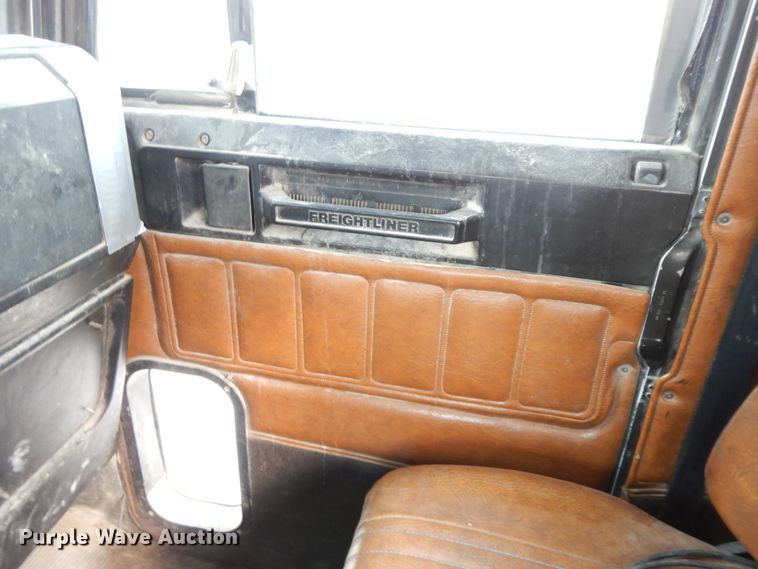 image for item HO9323 1996 Freightliner FLD  semi truck