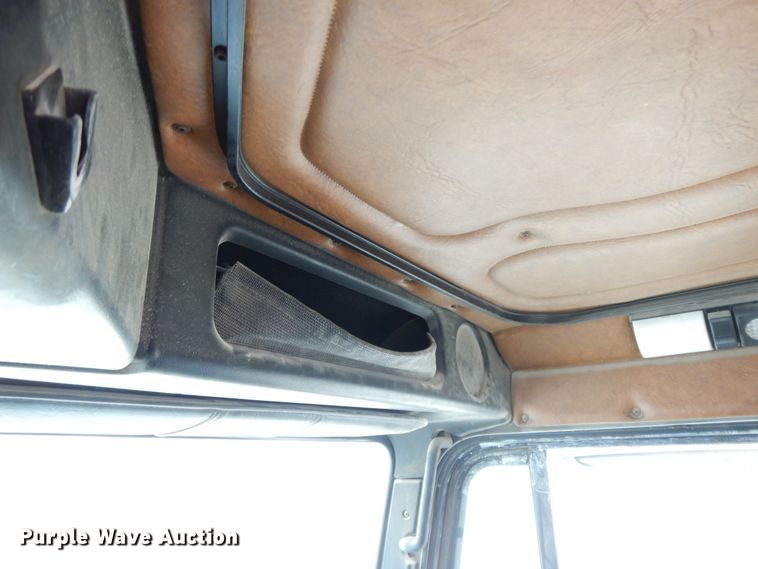 image for item HO9323 1996 Freightliner FLD  semi truck