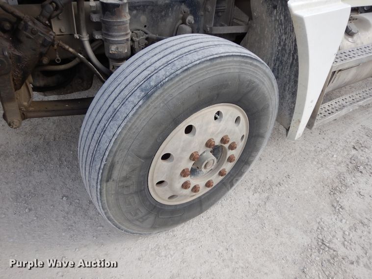 image for item HO9323 1996 Freightliner FLD  semi truck