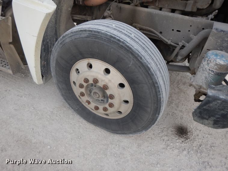 image for item HO9323 1996 Freightliner FLD  semi truck