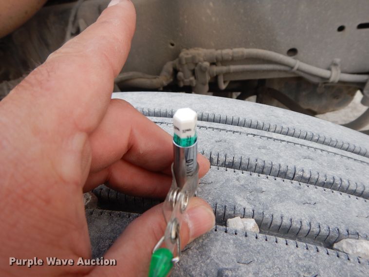 image for item HO9323 1996 Freightliner FLD  semi truck