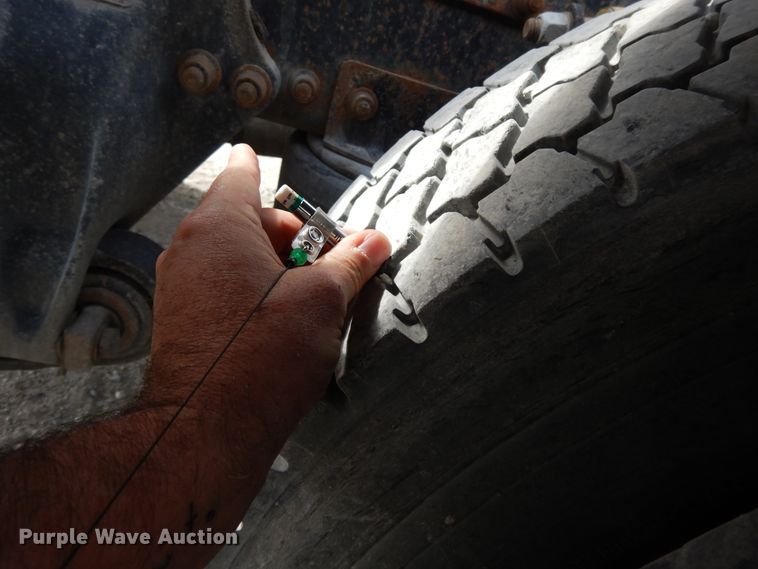 image for item HO9323 1996 Freightliner FLD  semi truck