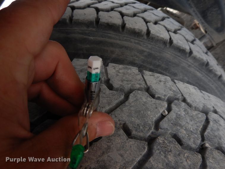 image for item HO9323 1996 Freightliner FLD  semi truck