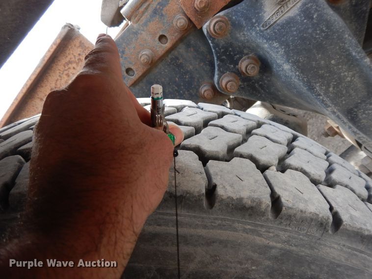 image for item HO9323 1996 Freightliner FLD  semi truck