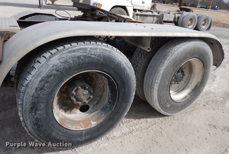 image for item HO9323 1996 Freightliner FLD  semi truck