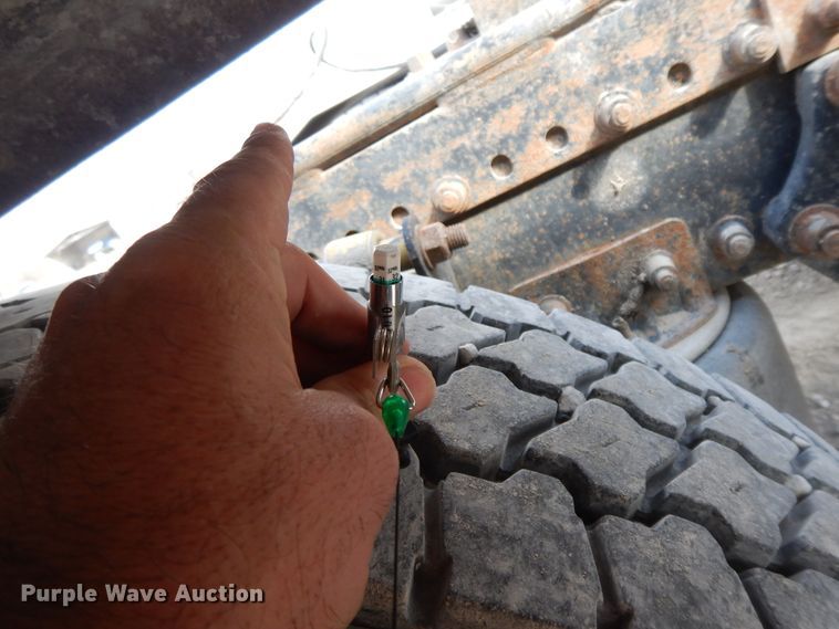 image for item HO9323 1996 Freightliner FLD  semi truck