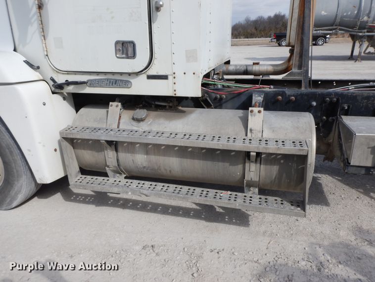 image for item HO9323 1996 Freightliner FLD  semi truck