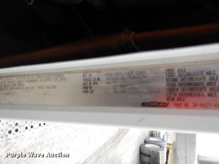 image for item HO9323 1996 Freightliner FLD  semi truck