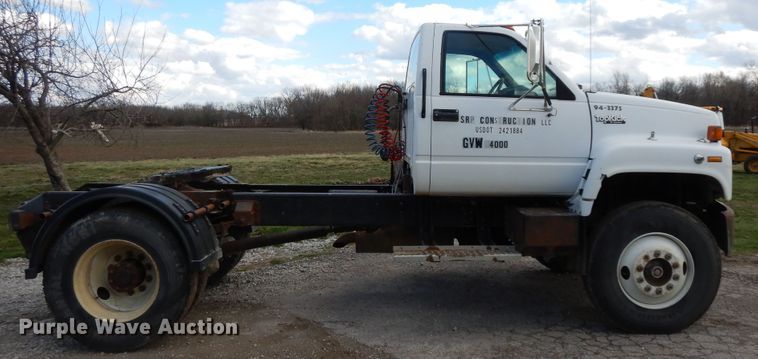 image for item HO9333 1994 GMC TopKick C6500  semi truck