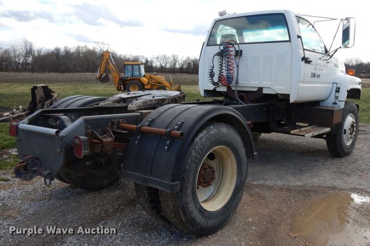 image for item HO9333 1994 GMC TopKick C6500  semi truck