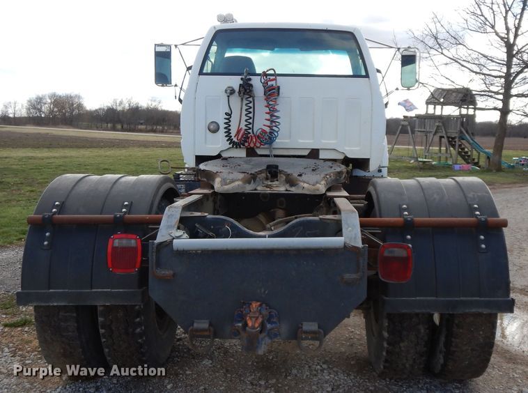 image for item HO9333 1994 GMC TopKick C6500  semi truck