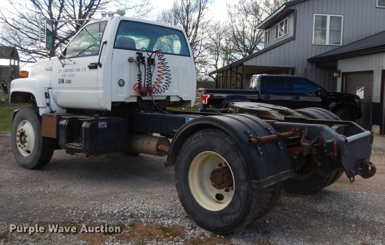 image for item HO9333 1994 GMC TopKick C6500  semi truck