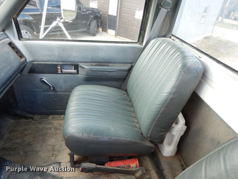 image for item HO9333 1994 GMC TopKick C6500  semi truck