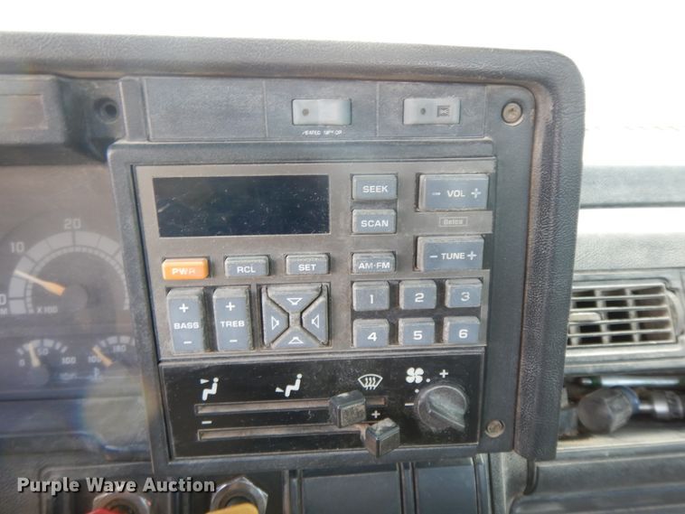 image for item HO9333 1994 GMC TopKick C6500  semi truck