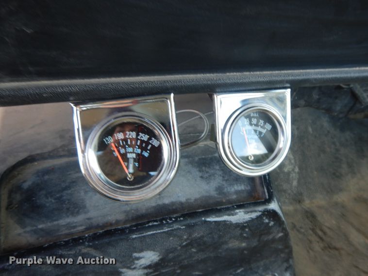 image for item HO9333 1994 GMC TopKick C6500  semi truck