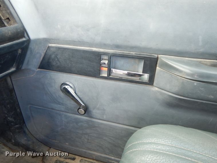 image for item HO9333 1994 GMC TopKick C6500  semi truck