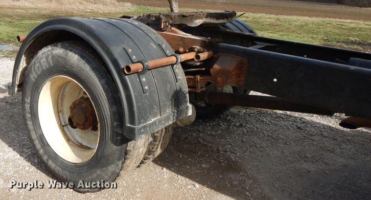 image for item HO9333 1994 GMC TopKick C6500  semi truck