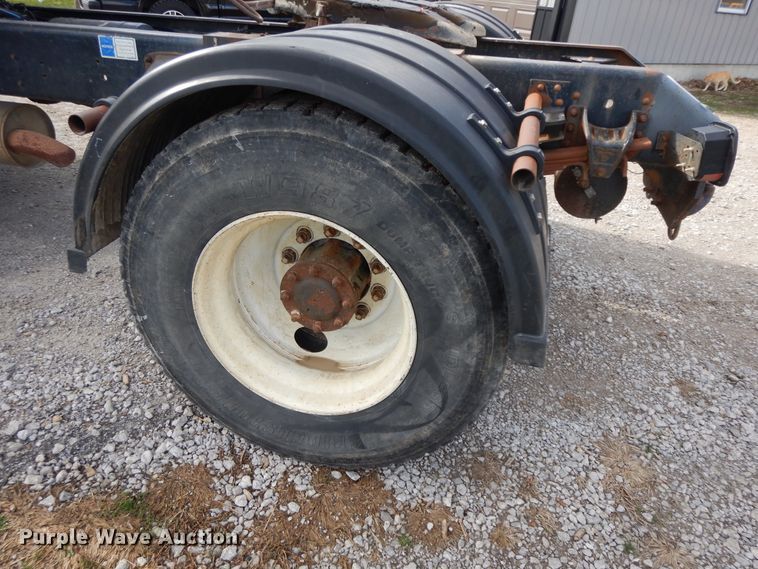 image for item HO9333 1994 GMC TopKick C6500  semi truck