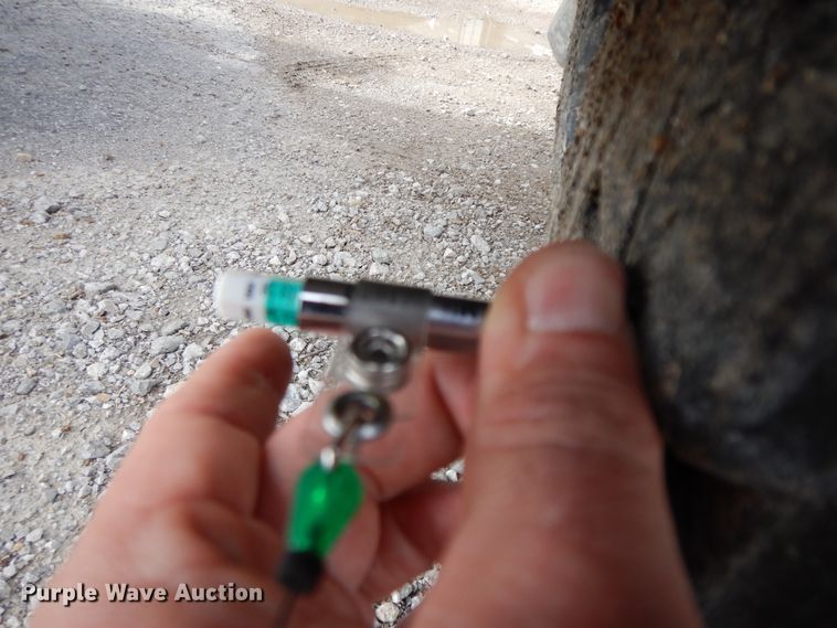 image for item HO9333 1994 GMC TopKick C6500  semi truck