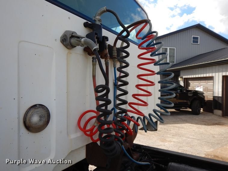 image for item HO9333 1994 GMC TopKick C6500  semi truck