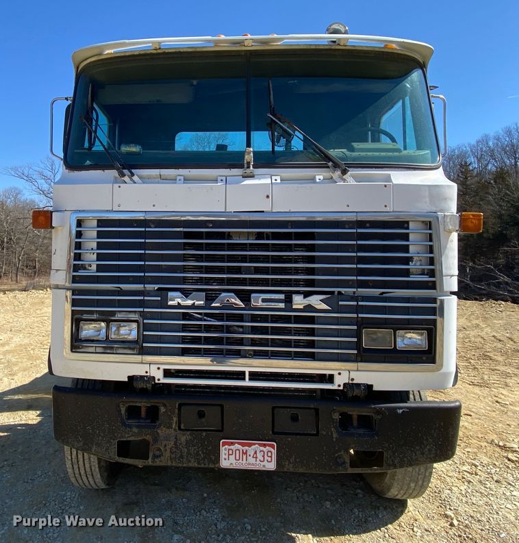 image for item HR9467 1989 Mack MH613  rollback truck