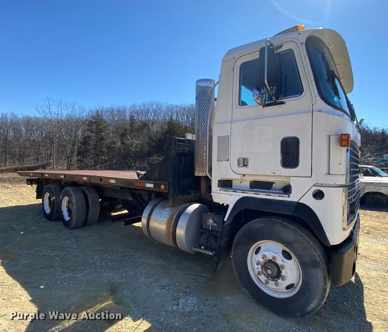 image for item HR9467 1989 Mack MH613  rollback truck