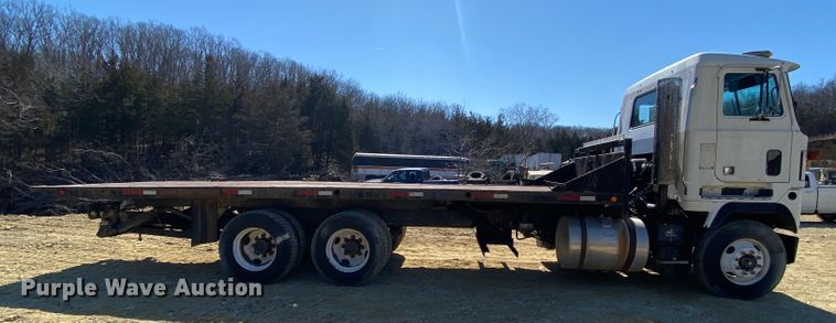 image for item HR9467 1989 Mack MH613  rollback truck