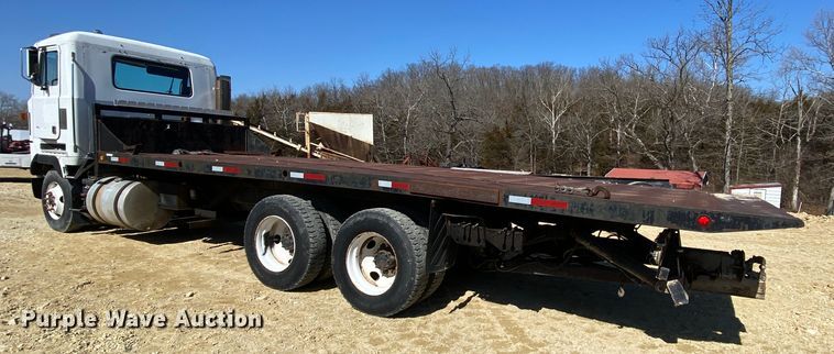 image for item HR9467 1989 Mack MH613  rollback truck