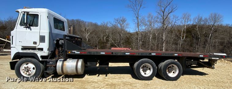 image for item HR9467 1989 Mack MH613  rollback truck