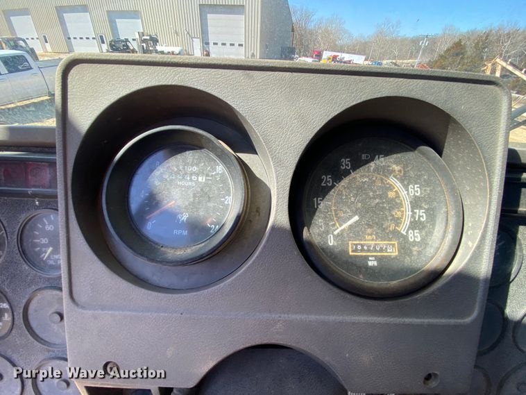 image for item HR9467 1989 Mack MH613  rollback truck