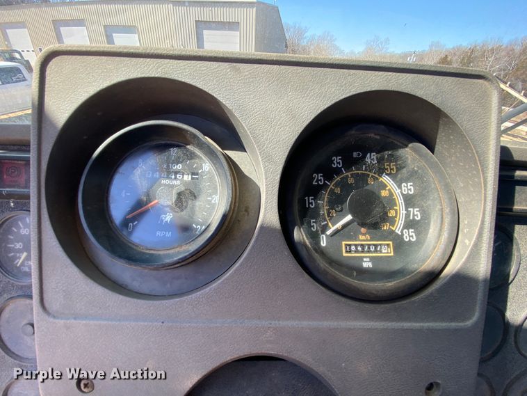 image for item HR9467 1989 Mack MH613  rollback truck