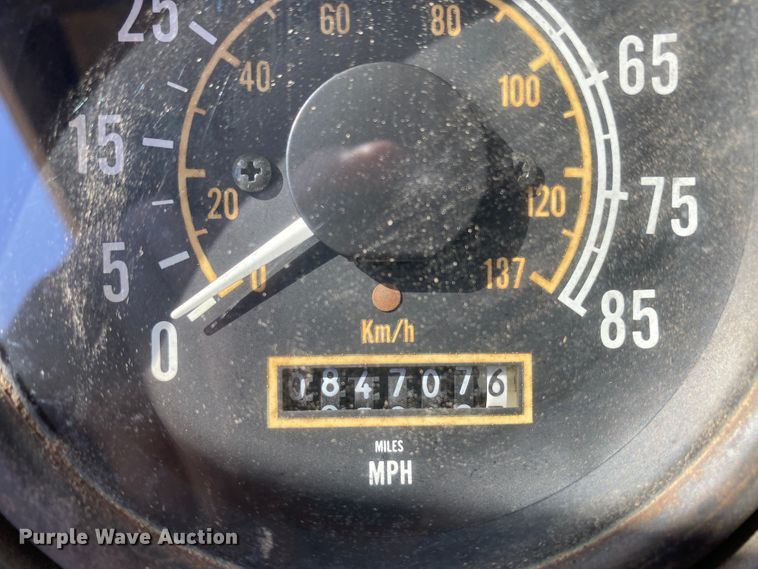 image for item HR9467 1989 Mack MH613  rollback truck