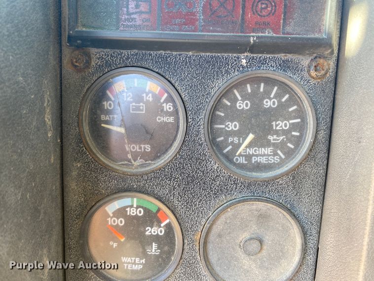 image for item HR9467 1989 Mack MH613  rollback truck