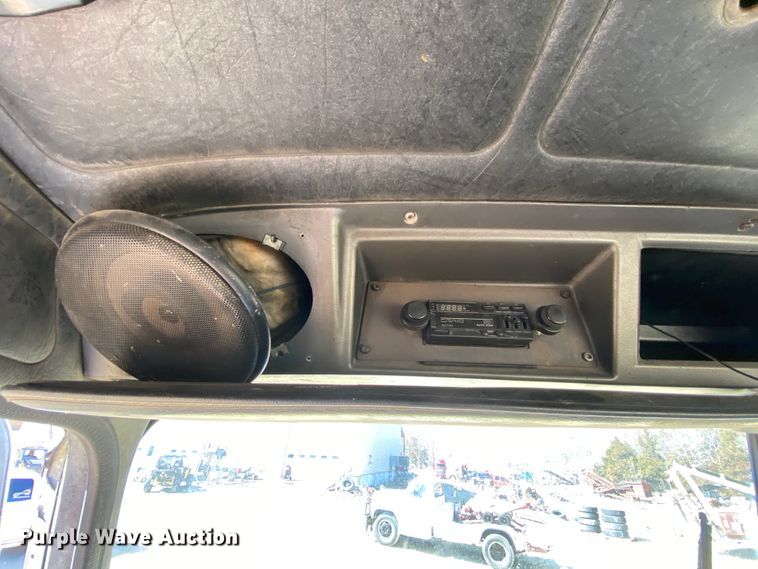 image for item HR9467 1989 Mack MH613  rollback truck