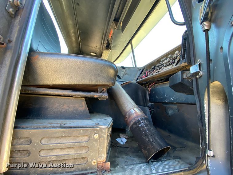 image for item HR9467 1989 Mack MH613  rollback truck