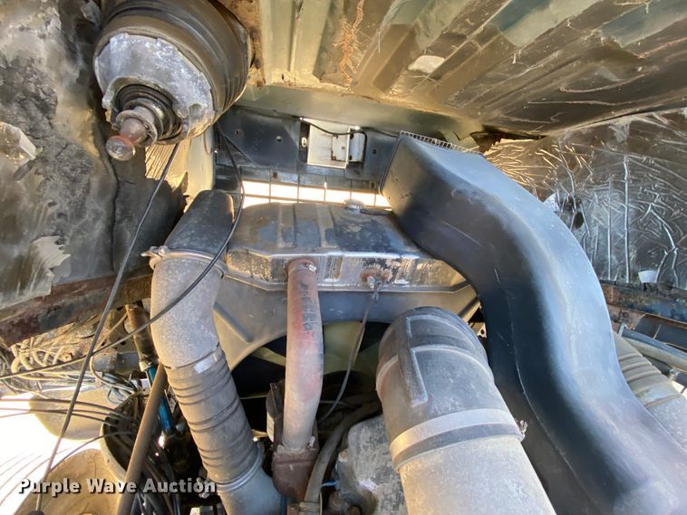 image for item HR9467 1989 Mack MH613  rollback truck